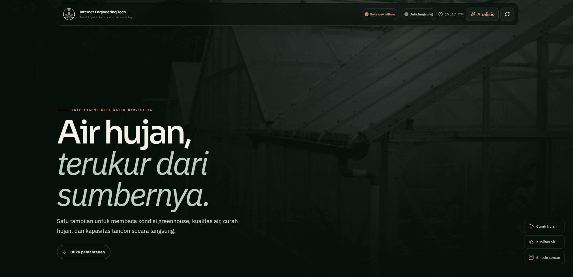 Tampilan website monitoring air hujan dengan nuansa gelap dan antarmuka status sensor